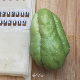 佛手瓜炒海参的做法步骤：1
