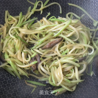 佛手瓜炒海参的做法步骤：11
