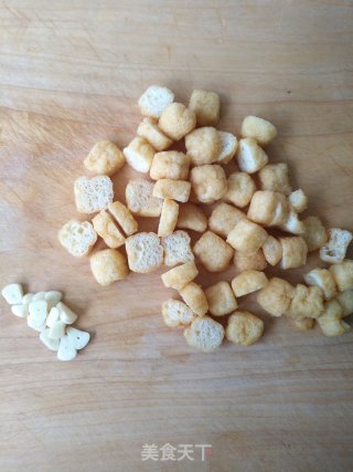 小白菜炒油豆腐的做法步骤：1