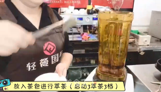 热水果茶蜜桃百香果茶的做法步骤：1