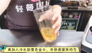 热水果茶蜜桃百香果茶的做法步骤：3