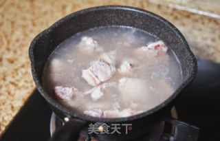 绿豆薏仁龙骨汤的做法步骤：2