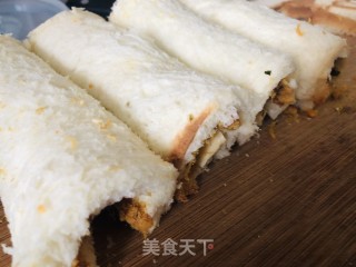 5分钟快手早餐，肉松吐司卷，一卷一煎就搞定的做法步骤：6
