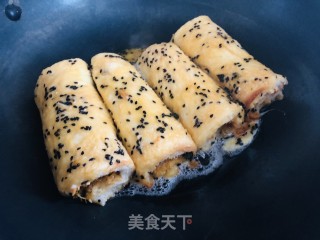 5分钟快手早餐，肉松吐司卷，一卷一煎就搞定的做法步骤：8