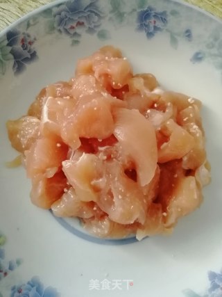 宫保鸡丁的做法步骤：1