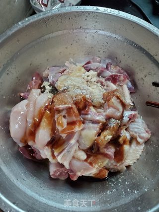 三杯鸡的做法步骤：2