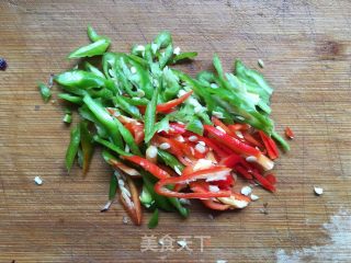 茄子青椒鸡蛋饼的做法步骤：2