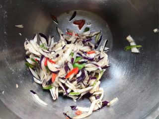 茄子青椒鸡蛋饼的做法步骤：4