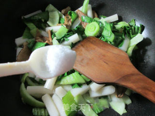 牛肝菌青菜炒年糕的做法步骤：6