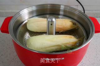 煮甜玉米的做法步骤：3