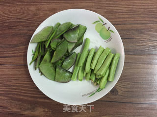 豆角焖面的做法步骤：1