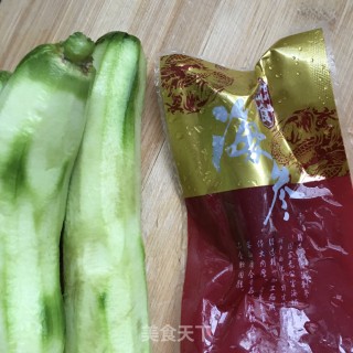 海参炒丝瓜的做法步骤：2