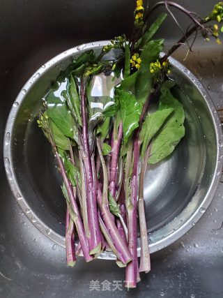清炒紫菜台的做法步骤：1