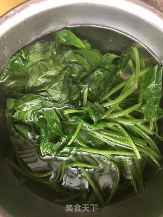 凉拌芝麻菠菜的做法步骤：2