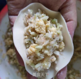 素三鲜锅贴的做法步骤：2