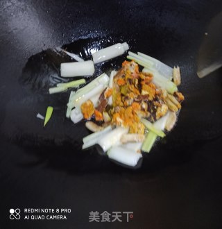 蟹黄葱烧豆腐的做法步骤：5