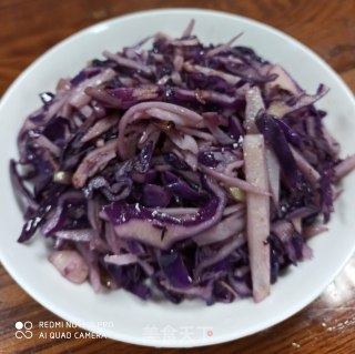 紫甘蓝炒藕的做法步骤：7