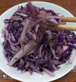 紫甘蓝炒藕的做法步骤：8