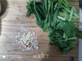 蒜炒 菜心的做法步骤：1