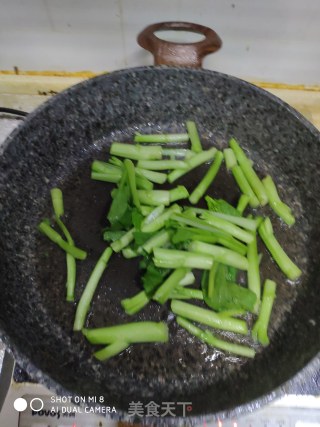 蒜炒 菜心的做法步骤：3