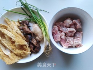 菱角竹荪排骨汤的做法步骤：1