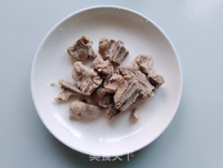 菱角竹荪排骨汤的做法步骤：5