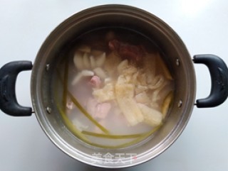 菱角竹荪排骨汤的做法步骤：7