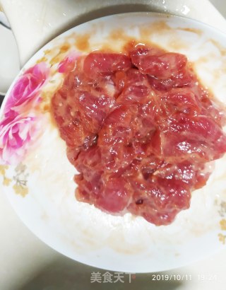 猪肉炒丝瓜的做法步骤：1