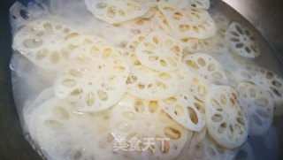 小炒脆藕片的做法步骤：1