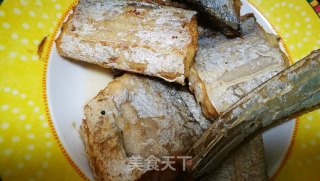 红烧带鱼的做法步骤：1
