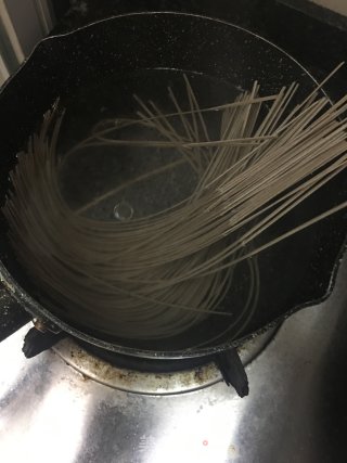 番茄鸡蛋拌荞麦面的做法步骤：8