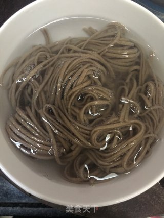 番茄鸡蛋拌荞麦面的做法步骤：9