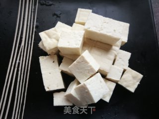 胡萝卜小白菜炖豆腐的做法步骤：2