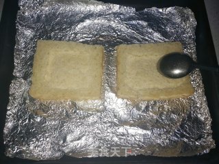 快手早餐：芝士鸡蛋火腿土司的做法步骤：2