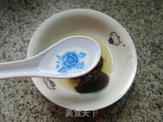 香菇花生米鸡蛋酱的做法步骤：4
