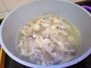 海底椰响螺片煲鸡汤的做法步骤：2