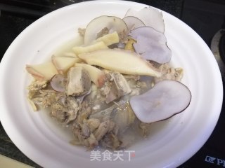 海底椰响螺片煲鸡汤的做法步骤：6
