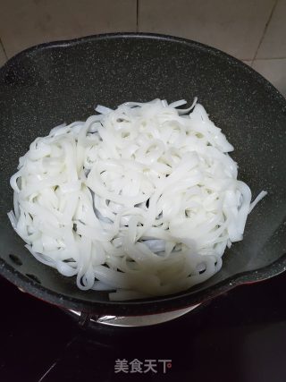 素炒河粉的做法步骤：3