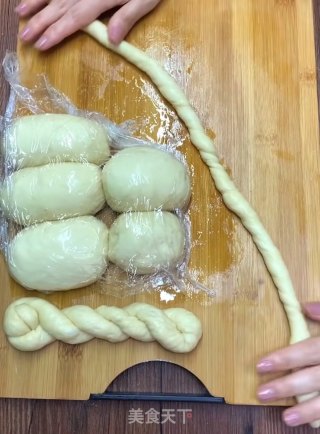 拉丝奶香大麻花的做法步骤：4
