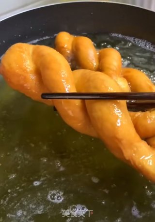 拉丝奶香大麻花的做法步骤：6