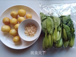 青菜虾皮油面筋的做法步骤：1