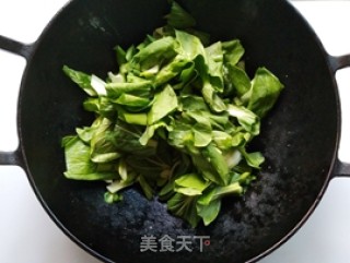 青菜虾皮油面筋的做法步骤：4