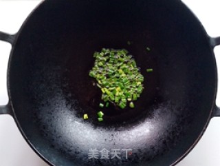 葱油菱角的做法步骤：3