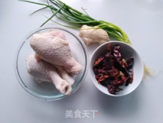 辣子鸡腿的做法步骤：1