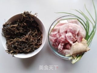 马齿苋干烧肉的做法步骤：1