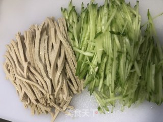 黄瓜拌豆片????的做法步骤：1
