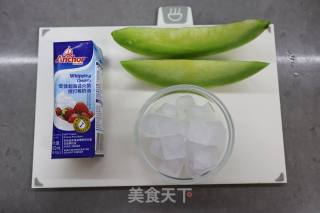 雪顶香瓜冰饮的做法步骤：1