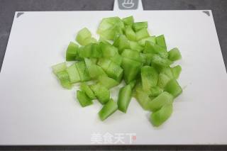 雪顶香瓜冰饮的做法步骤：2