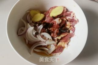 “土豪菜”---香煎猪肉的做法步骤：3