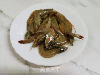 鲜虾炒萝卜的做法步骤：1
